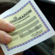 Assicurazione auto: addio al contrassegno cartaceo, ma niente microchip