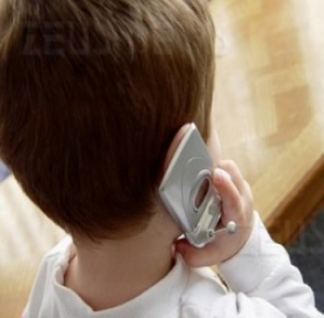 Telefoni cellulari: bambini a rischio