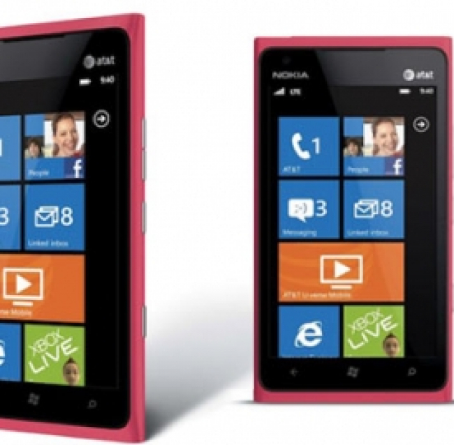Nokia Lumia 900, lo smartphone si tinge di rosa