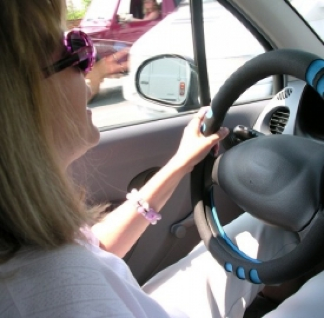 Assicurazioni auto, abolite le agevolazioni per le donne