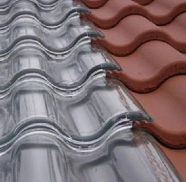 Energia dal tetto con le tegole solari, fotovoltaiche e trasparenti
