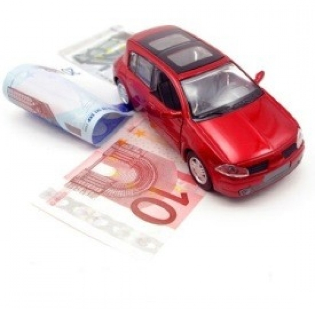 Assicurazione RC auto italiana, calano i costi ma per l’ACI si può fare di più