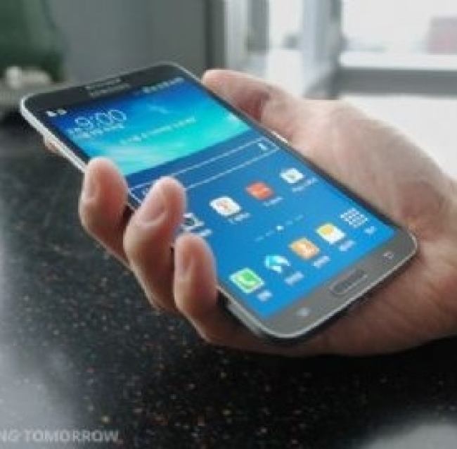 Samsung Galaxy Round: Prezzo e Specifiche Tecniche dello smartphone con lo Schermo Curvo