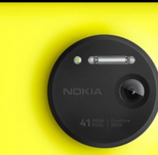 Nokia Lumia 1020: prezzo, caratteristiche e confronto