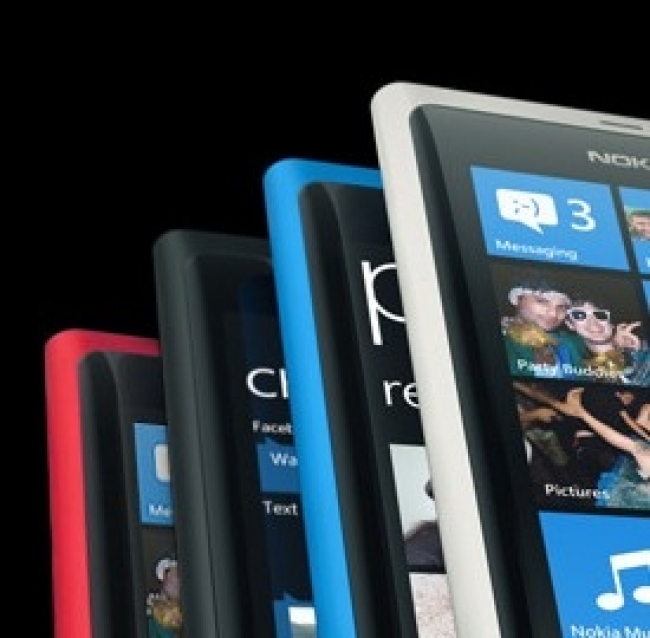 La Nokia lancia la prima gamma di telefonini a basso prezzo.