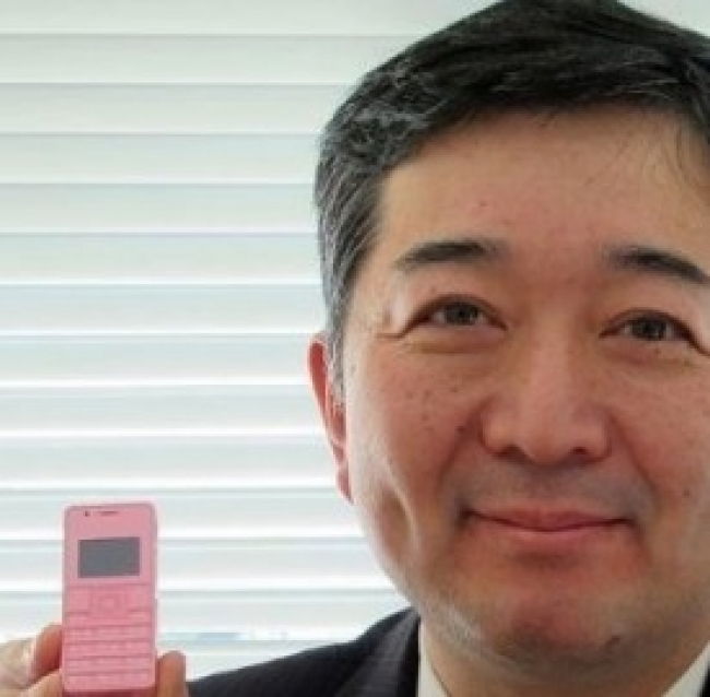In Giappone nasce il telefonino più piccolo del mondo
