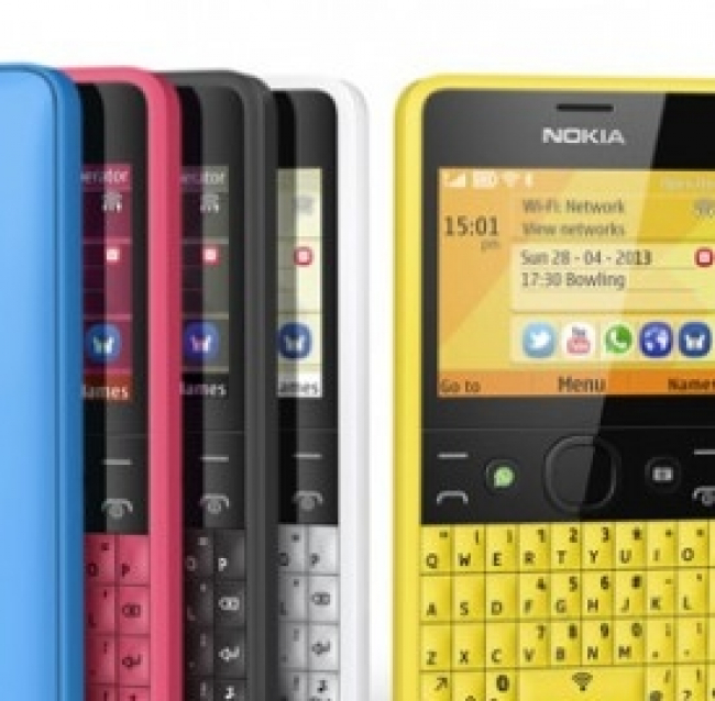 Asha 210 Nokia, primo smartphone con un tasto dedicato a WhatsApp
