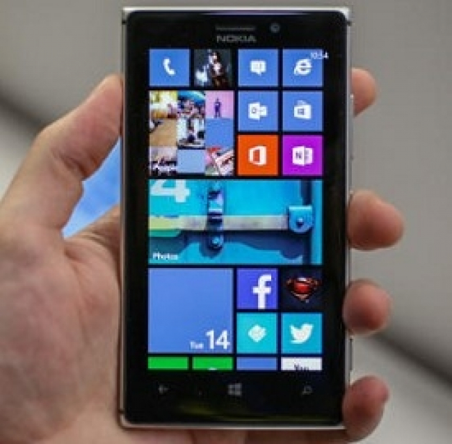 Nokia Lumia 925 batte iPhone 5