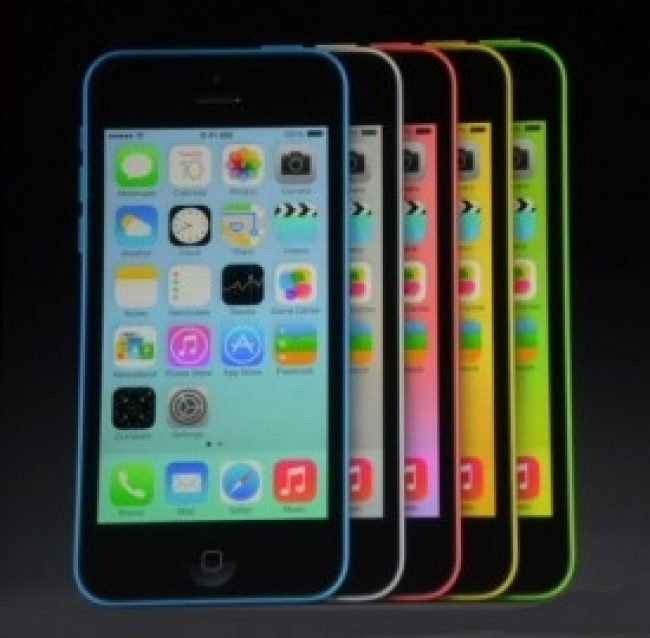 iPhone 5C, non è low cost e non piace alla borsa: Apple deve preoccuparsi?