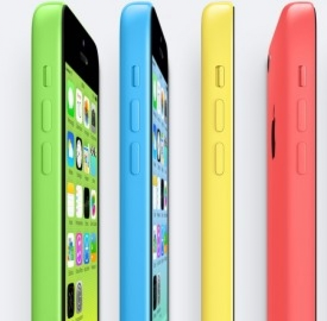 Apple, iPhone 5C: caratteristiche e prezzo dello smartphone non proprio low cost