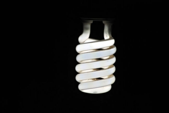 Tariffe luce 2014: bollette energia elettrica record per commercianti, pubblici esercizi, alberghi