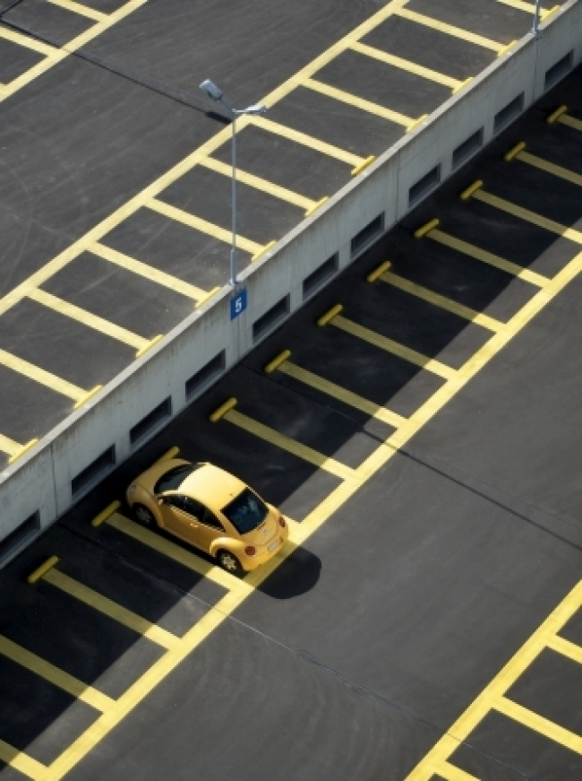 Incidente in parcheggio privato e parcheggio pubblico: copertura rca