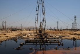 Petrolio: prezzi in ribasso e i consumatori esultano